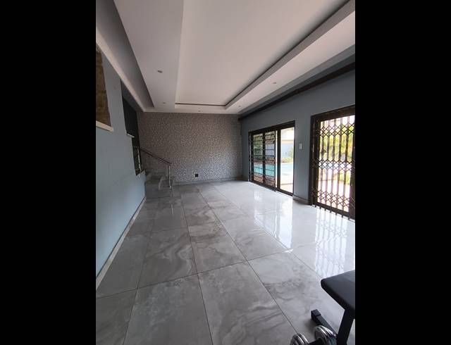 4 BEDROOM FREEHOLD FOR SALE IN GLENMORE